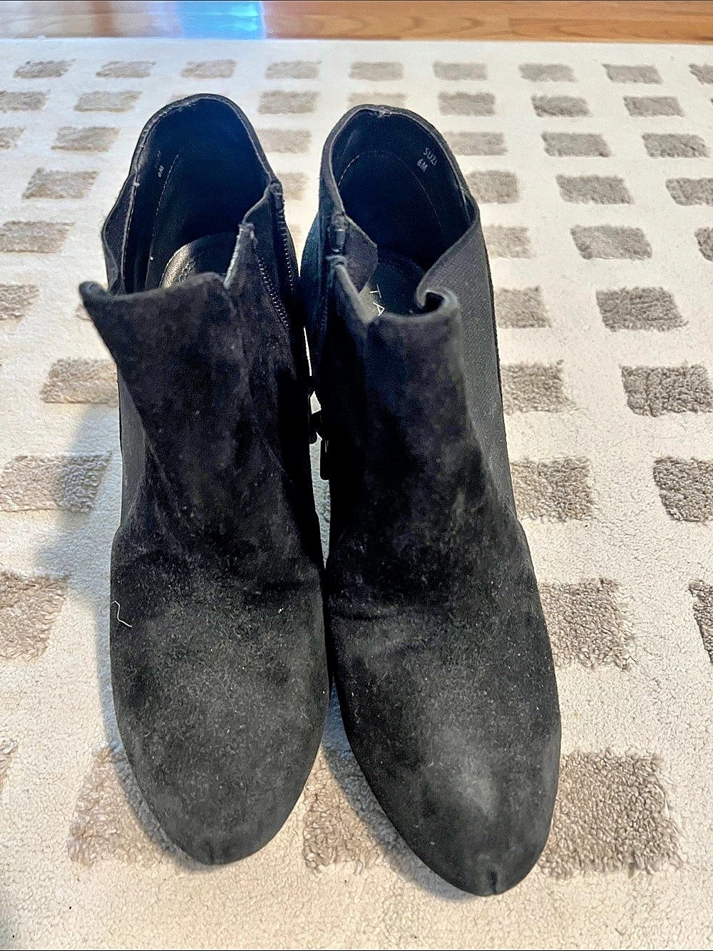Tahari Black Suede Ankle Boots US 8M
